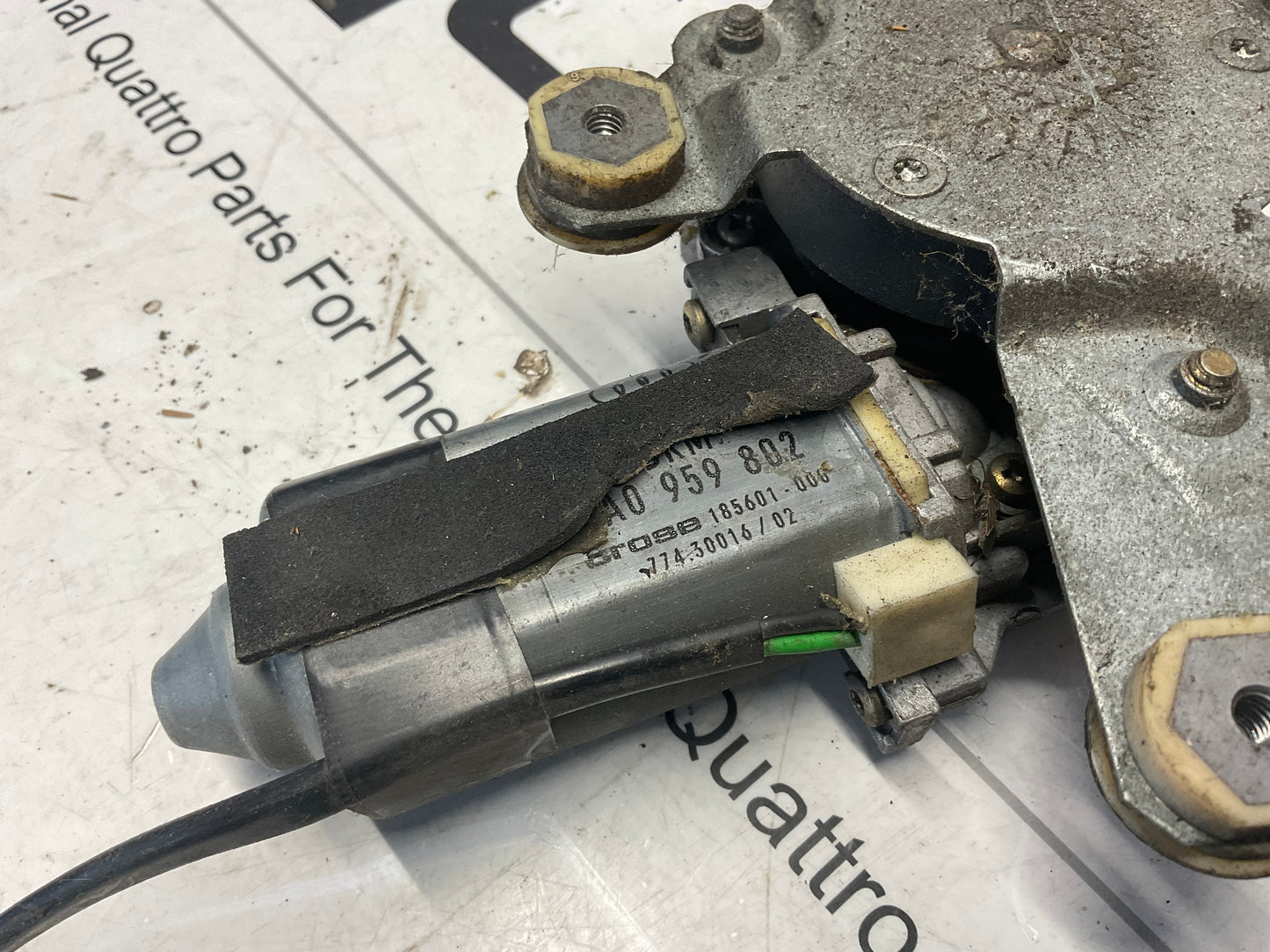 Passenger Front Window Regulator Right  4A0837398A C4