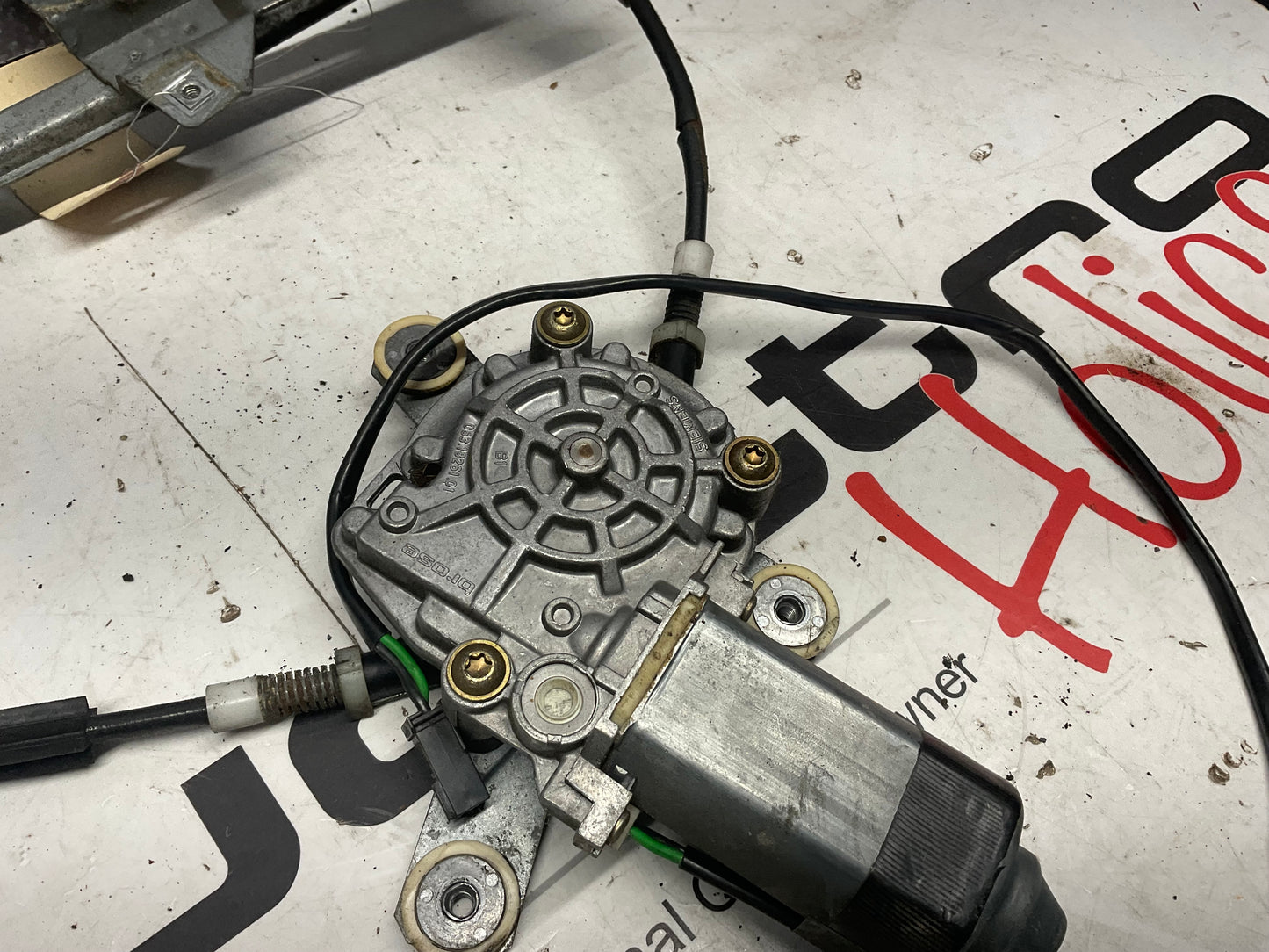 Passenger Front Window Regulator Right  4A0837398A C4