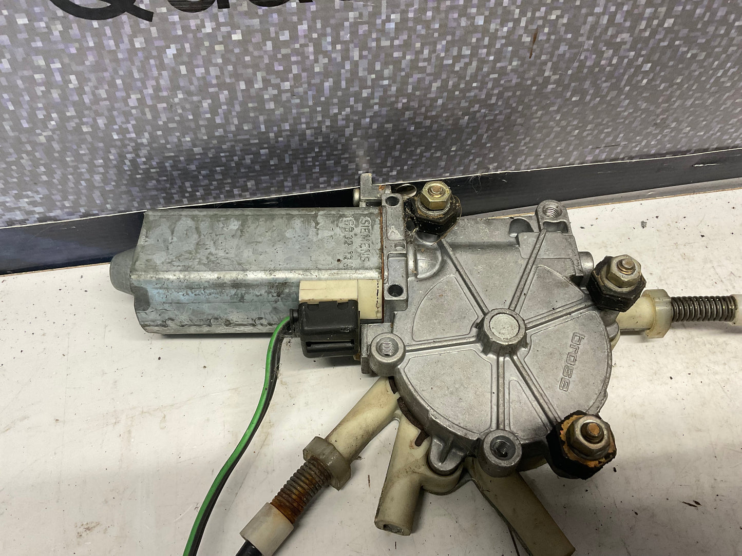 Passenger Front Window Regulator Right 443837398A