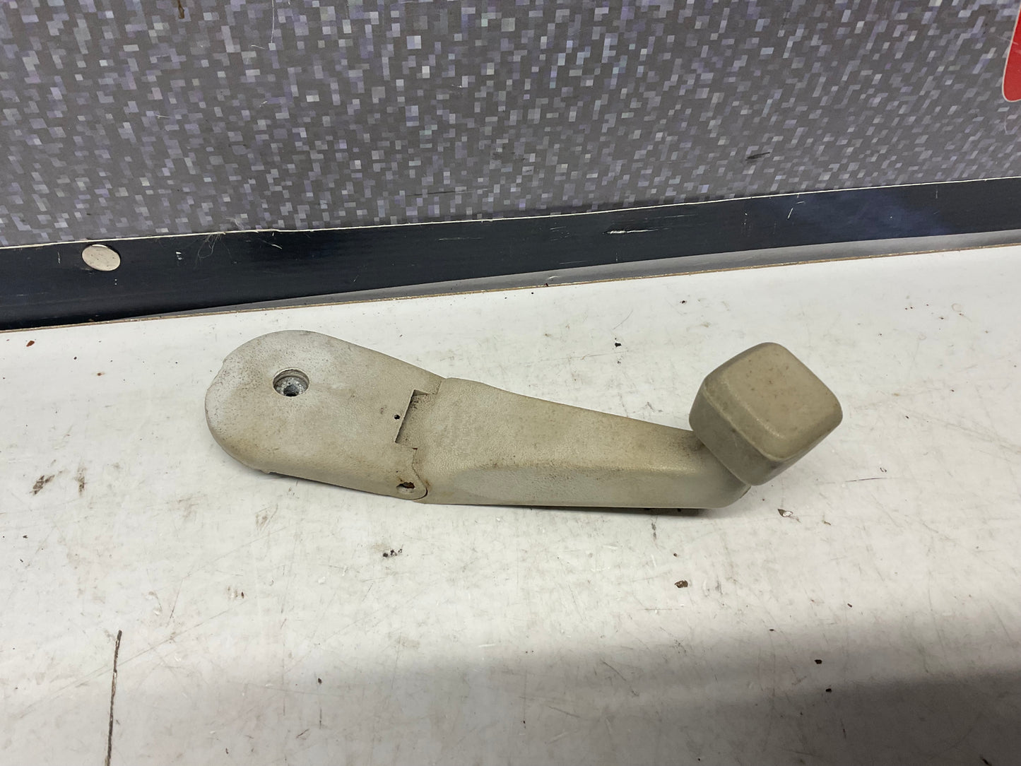 Sunroof Crank Handle  895877849  B2
