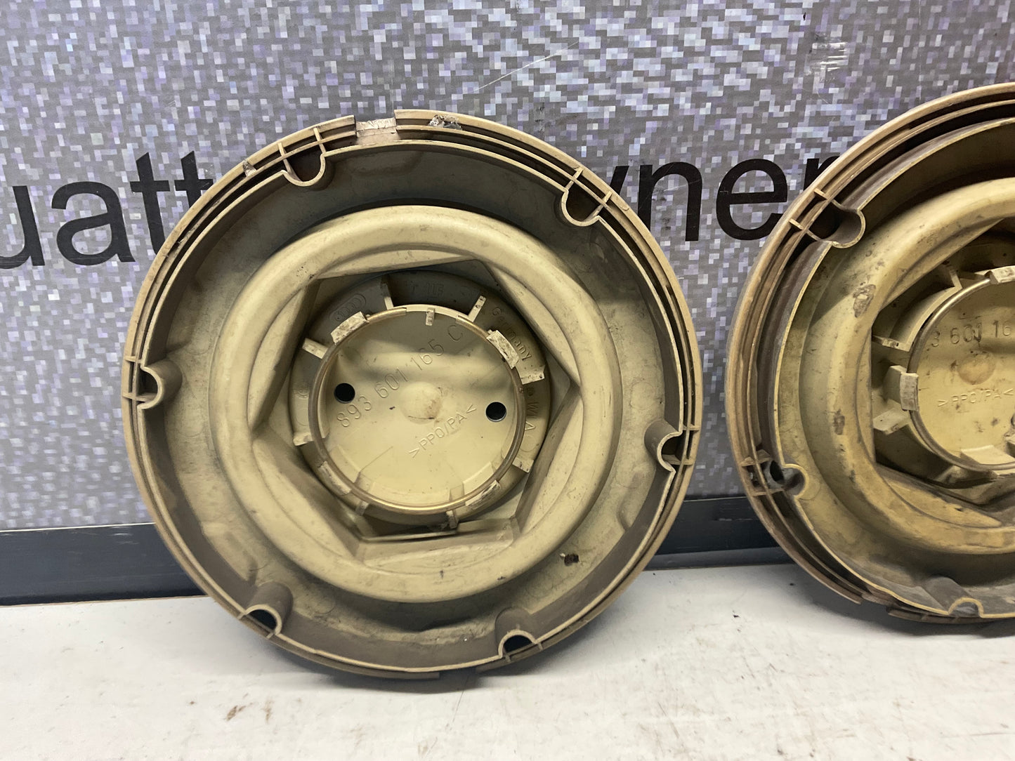 Wheel cap / Lug Cover 893601165C  B3  Speedline Pair