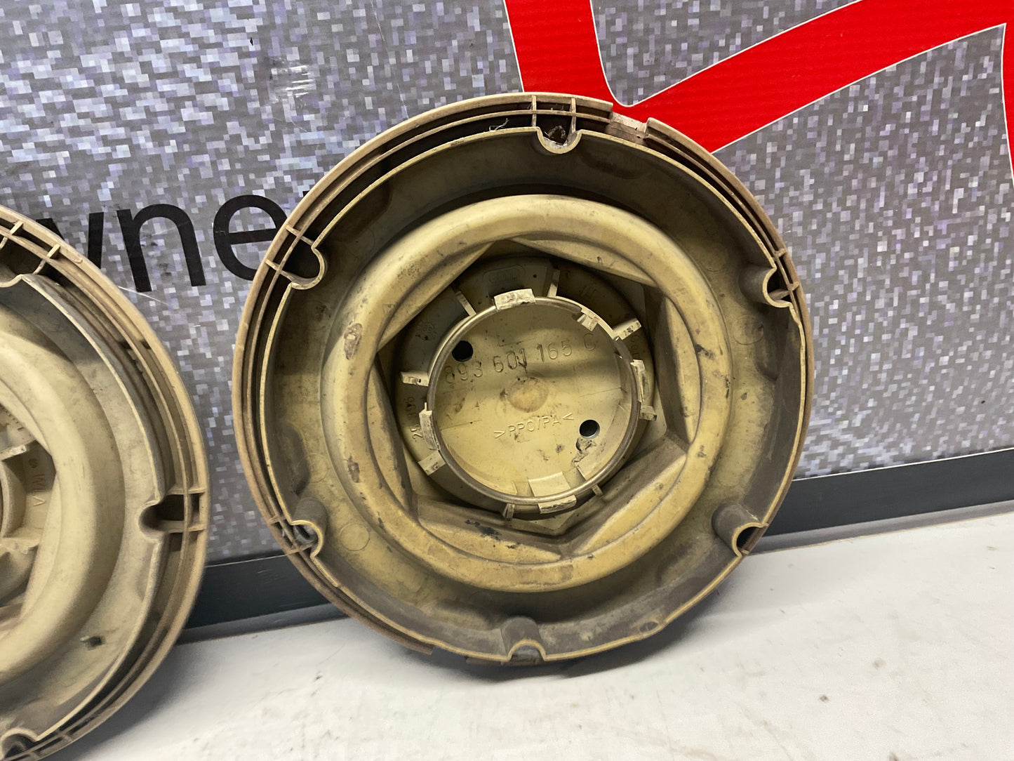 Wheel cap / Lug Cover 893601165C  B3  Speedline Pair