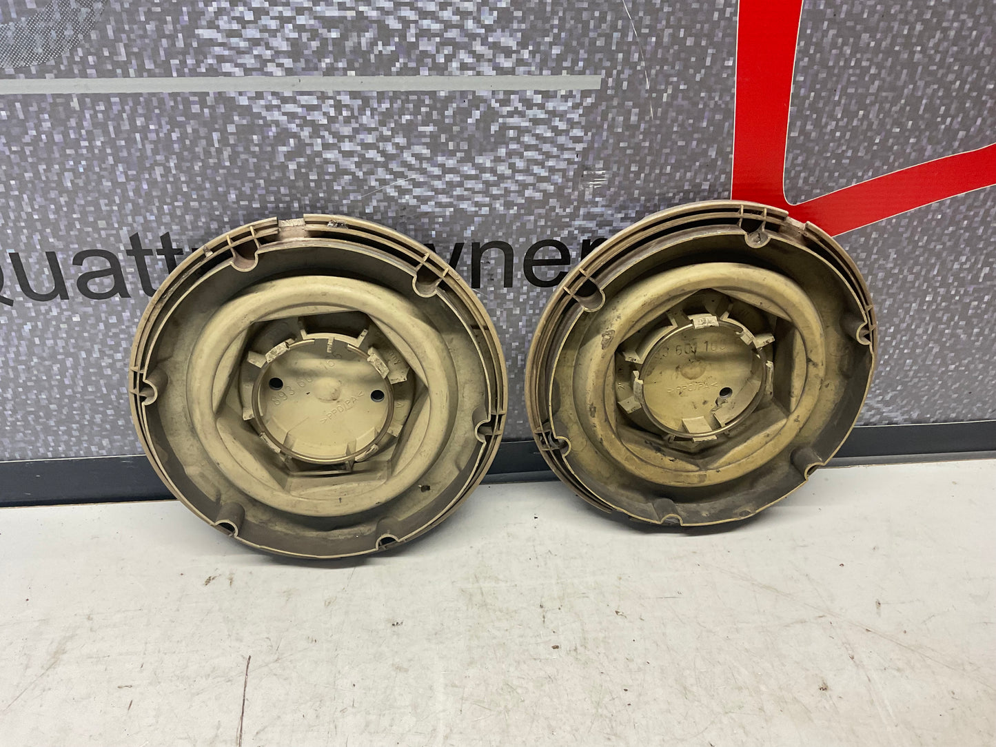 Wheel cap / Lug Cover 893601165C  B3  Speedline Pair