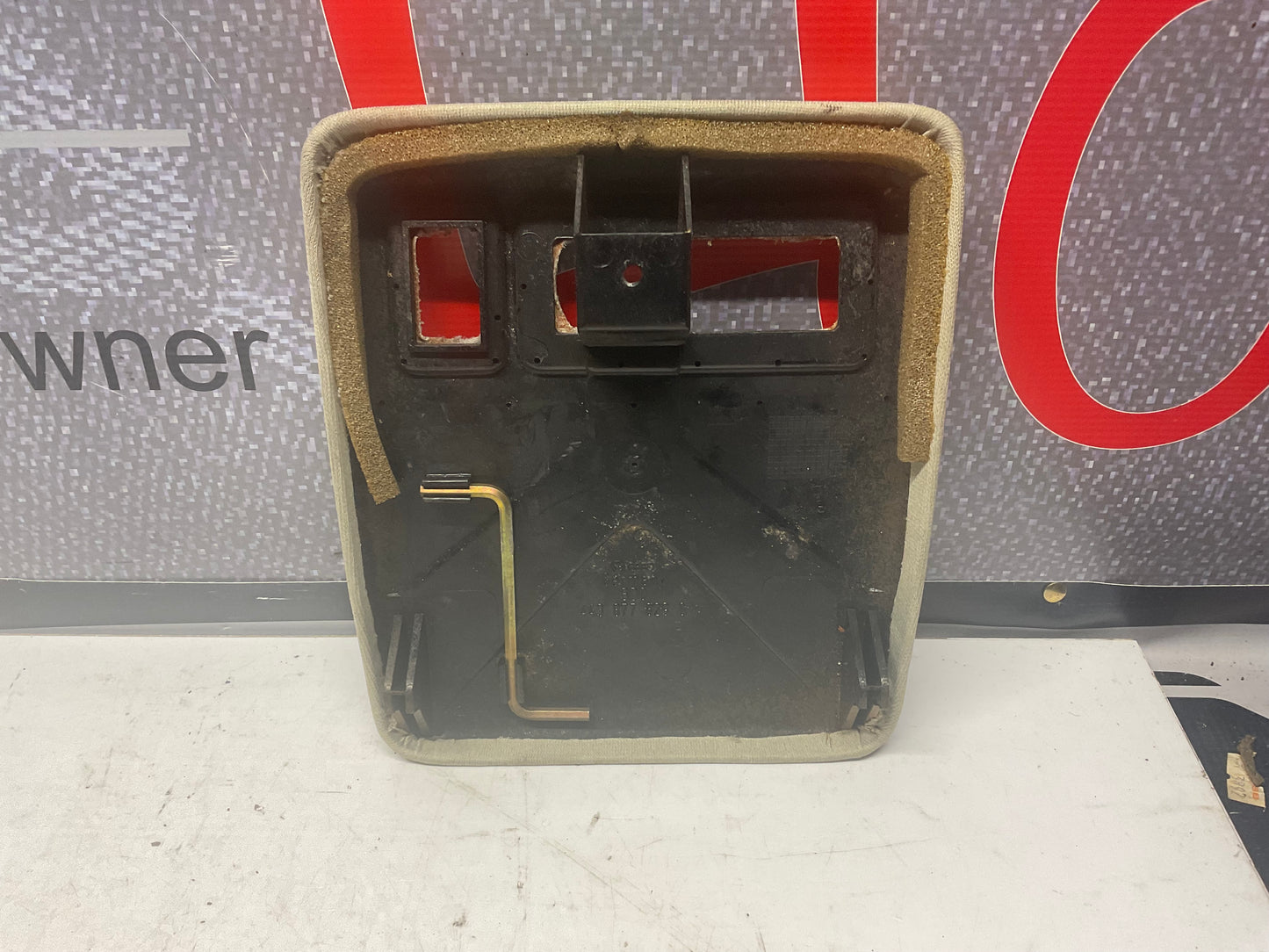 Sunroof Motor & Dome Light Control Cover 443877829C  C3