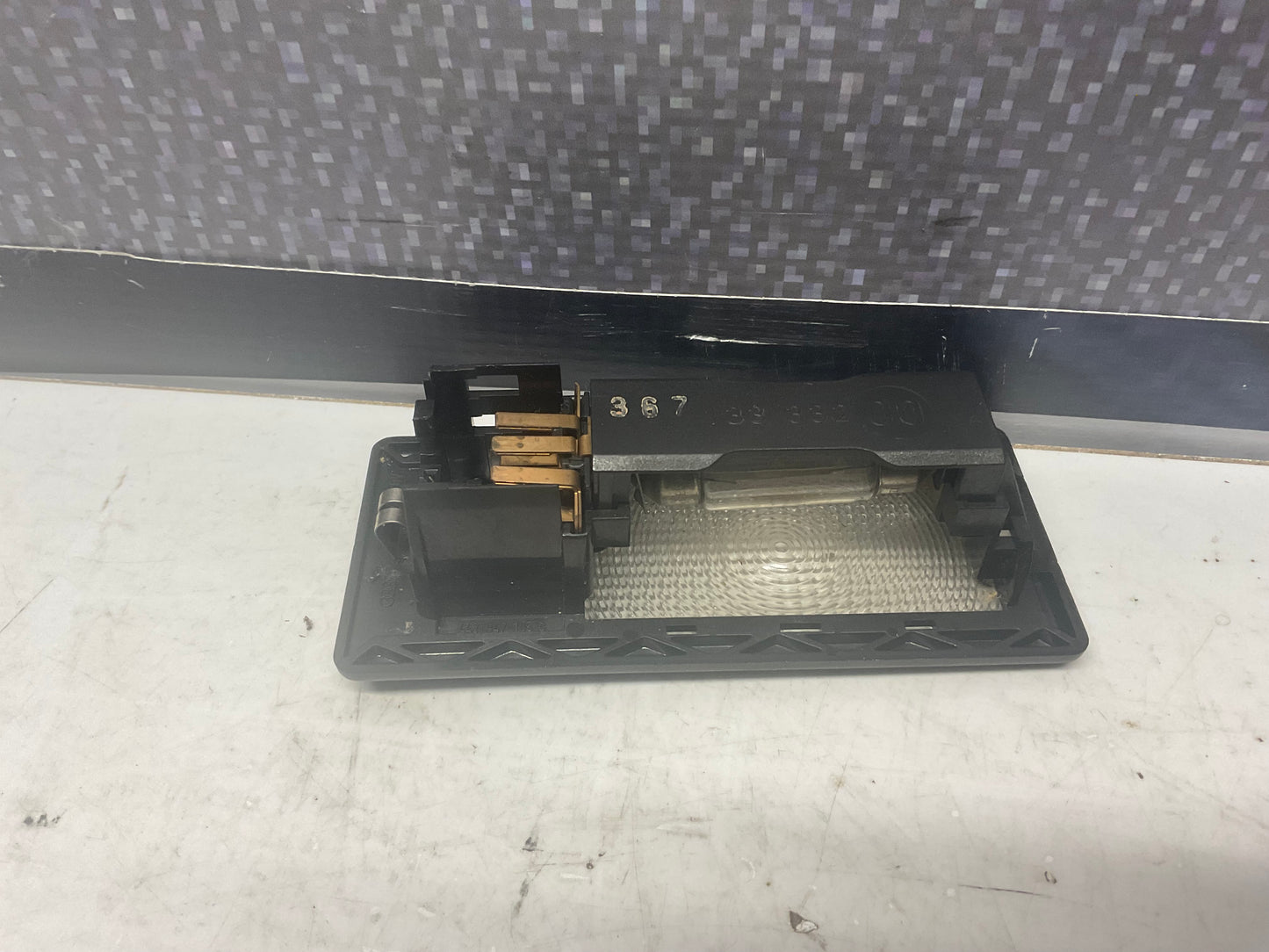 Front Dome Map Light 443947105C  B3 C3 Black