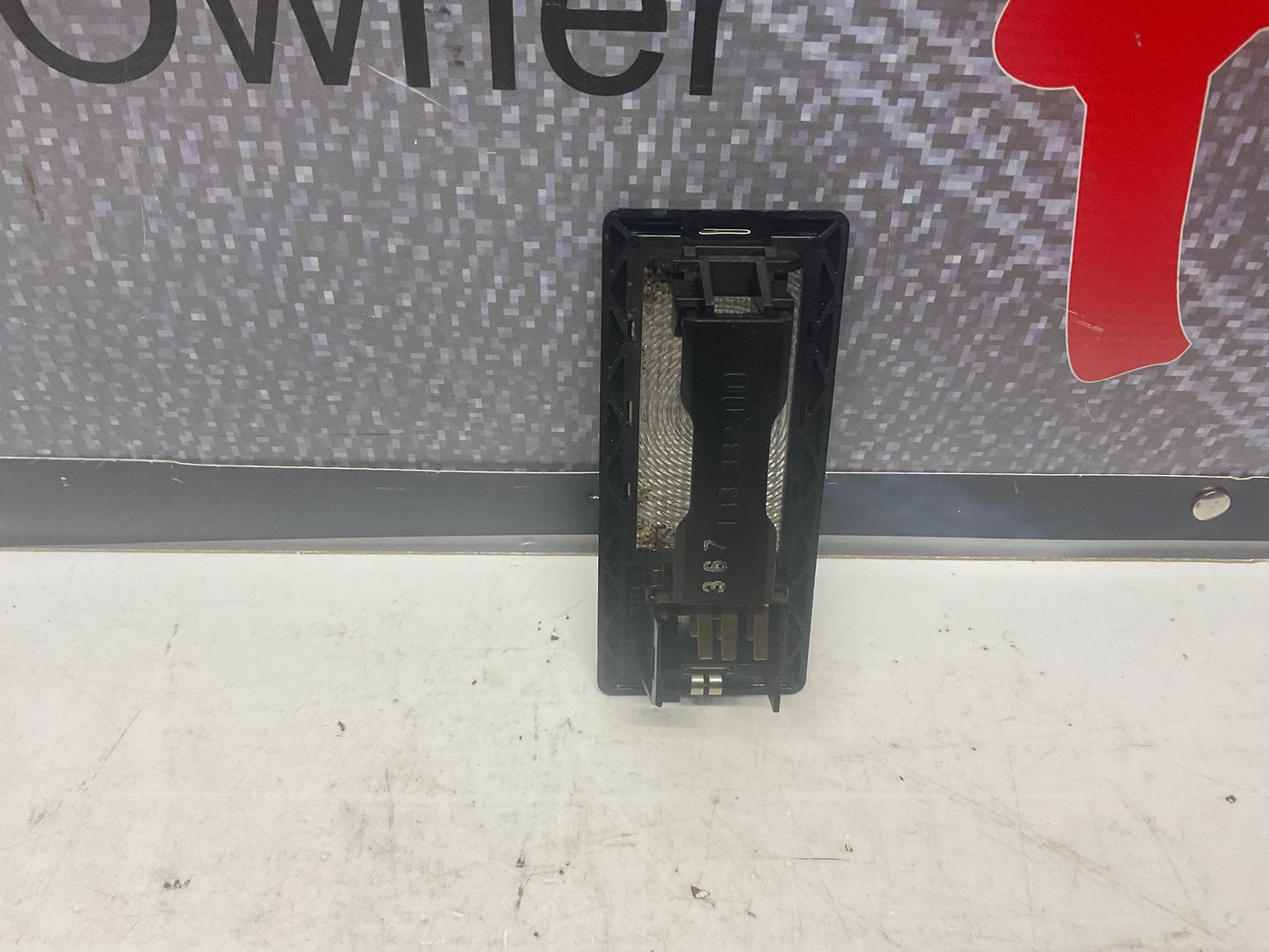 Front Dome Map Light 443947105C  B3 C3 Black