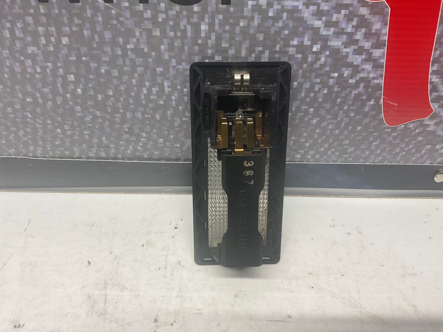 Front Dome Map Light 443947105C  B3 C3 Black