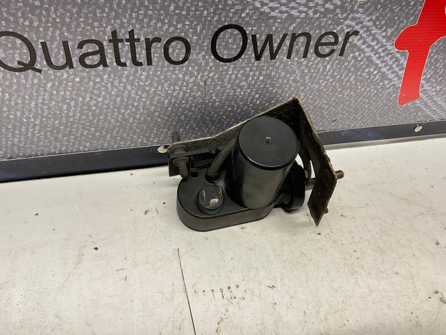 Cruise Control Vacuum Pump 811907325  B2 C3