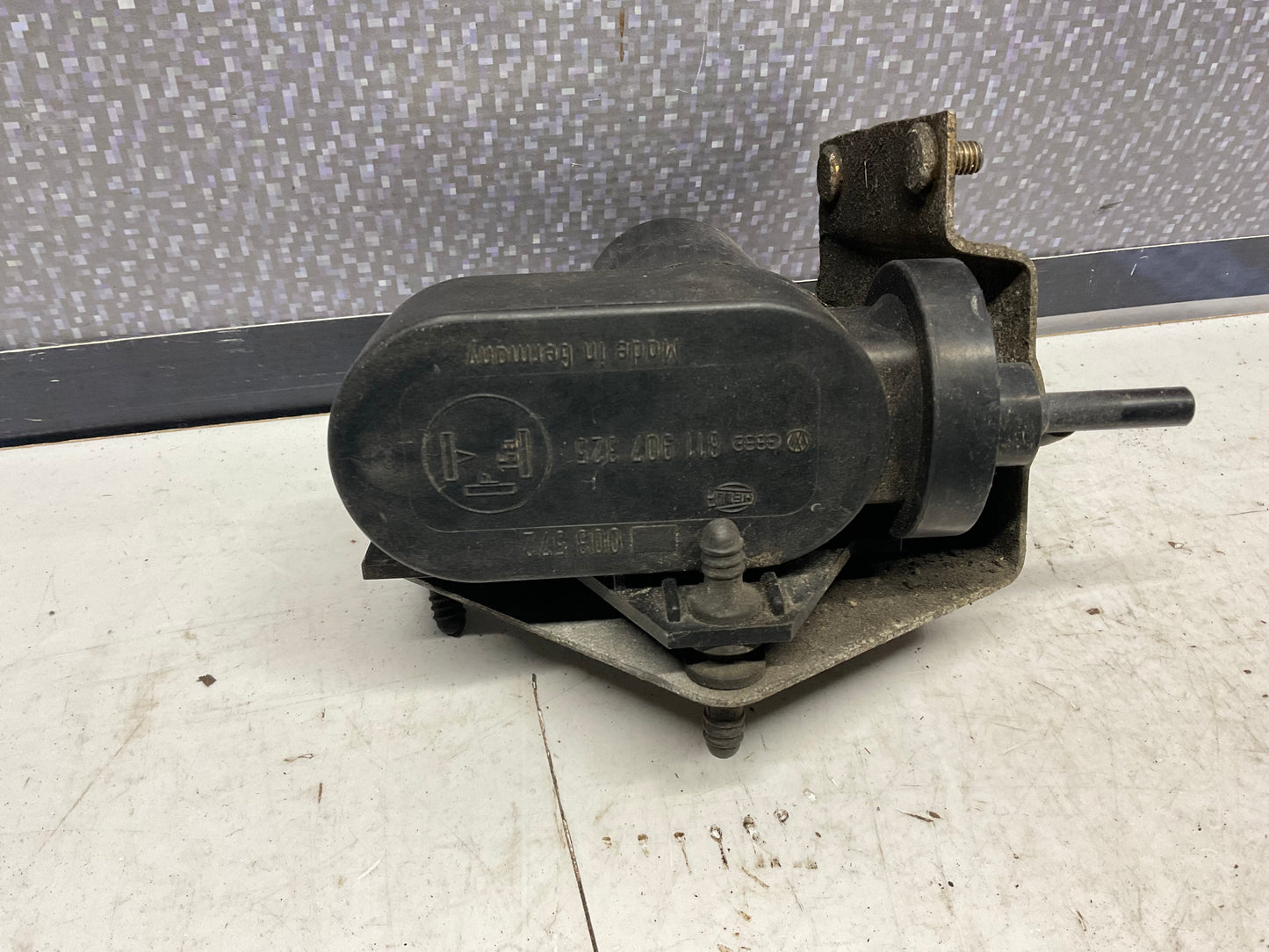 Cruise Control Vacuum Pump 811907325  B2 C3