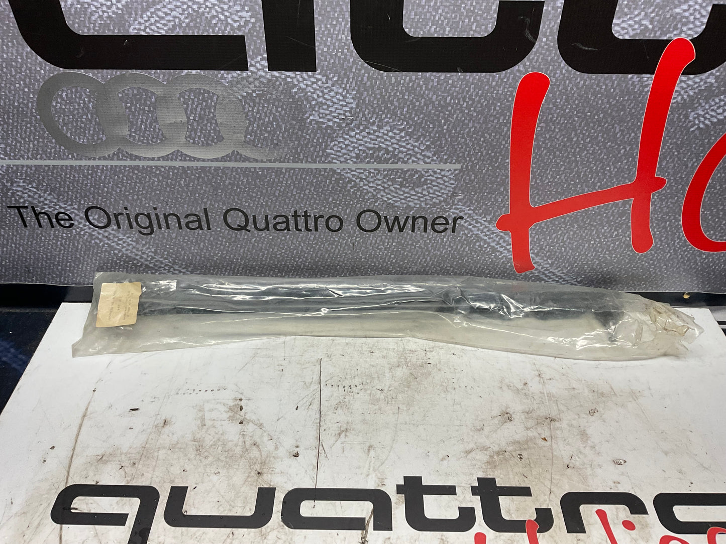 Driver Side Steering Tie Rod Left  NOS  811419801E  B2 B3 B4