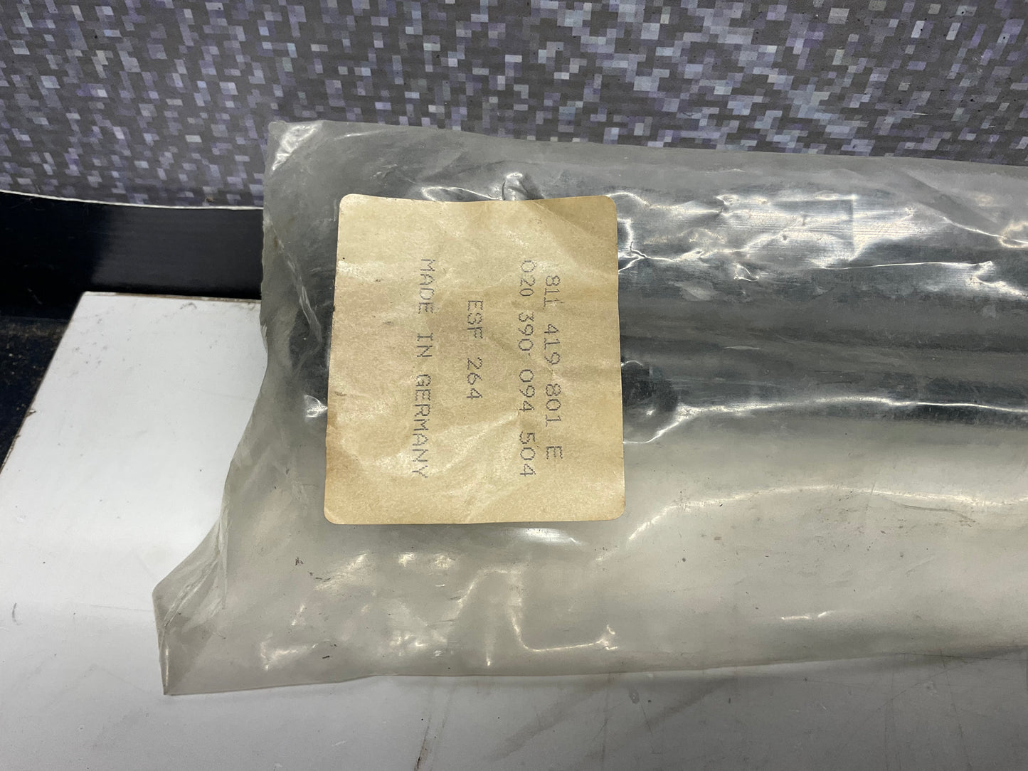 Driver Side Steering Tie Rod Left  NOS  811419801E  B2 B3 B4