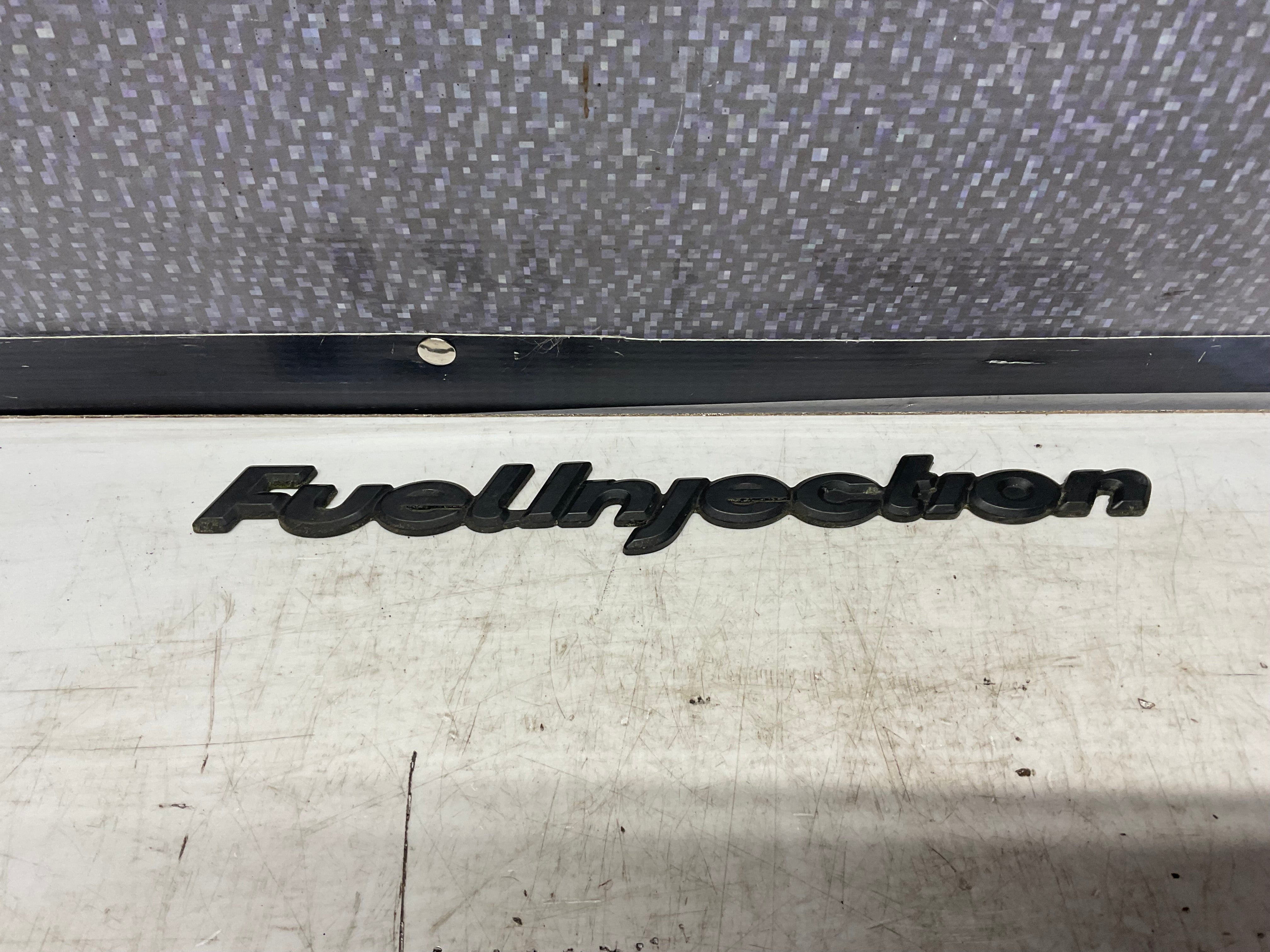 Trunk Lid Fuel Injection Badge B2 Black – Quattroholics