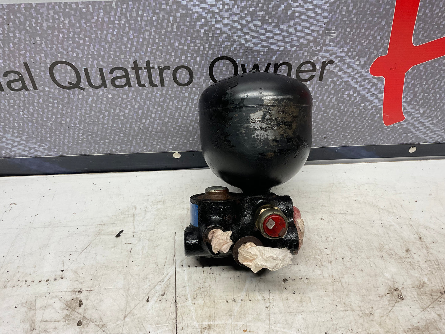 Brake Pressure Accumulator/Pressure Regulator 857612085A 857612061A B2  URQ