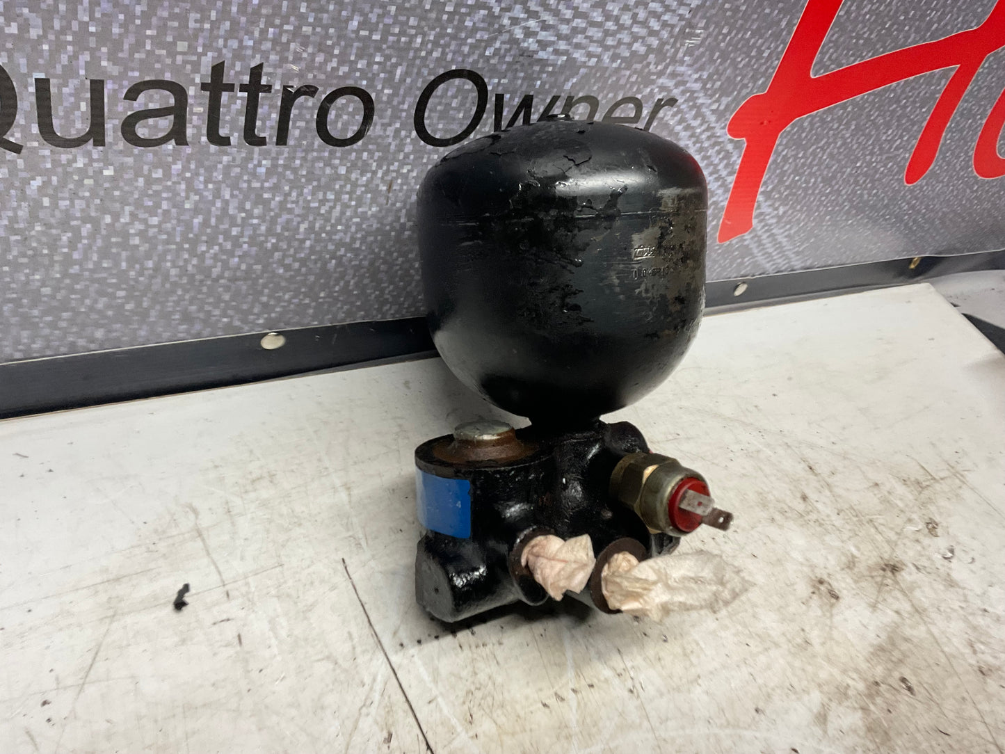 Brake Pressure Accumulator/Pressure Regulator 857612085A 857612061A B2  URQ