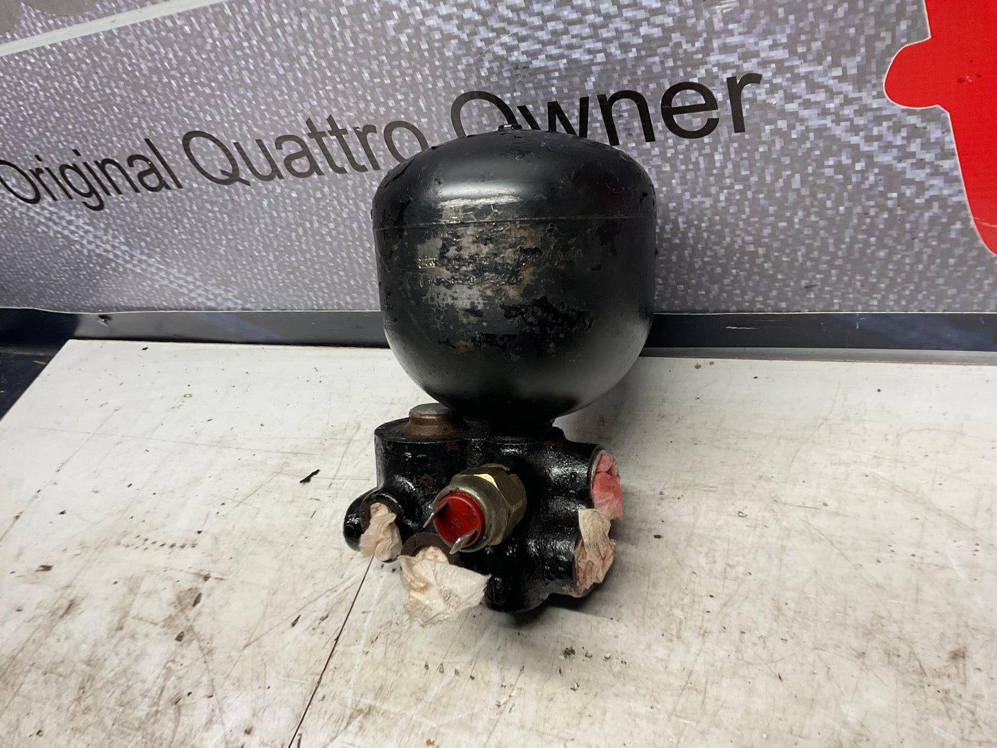 Brake Pressure Accumulator/Pressure Regulator 857612085A 857612061A B2  URQ