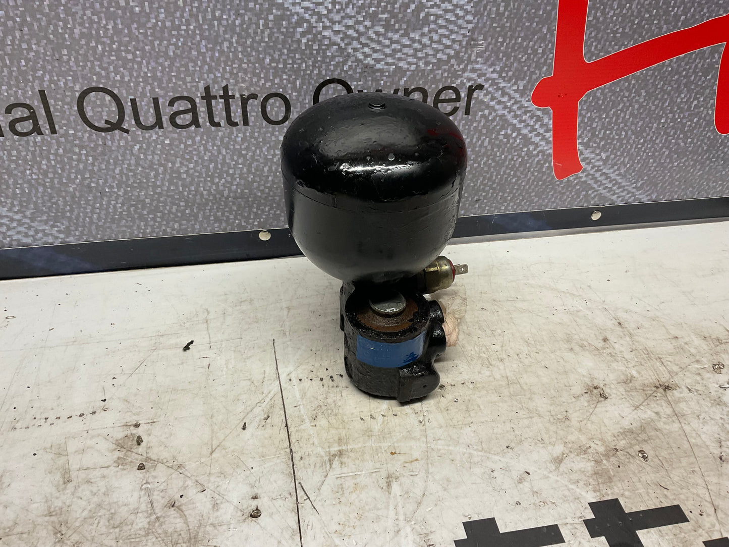 Brake Pressure Accumulator/Pressure Regulator 857612085A 857612061A B2  URQ