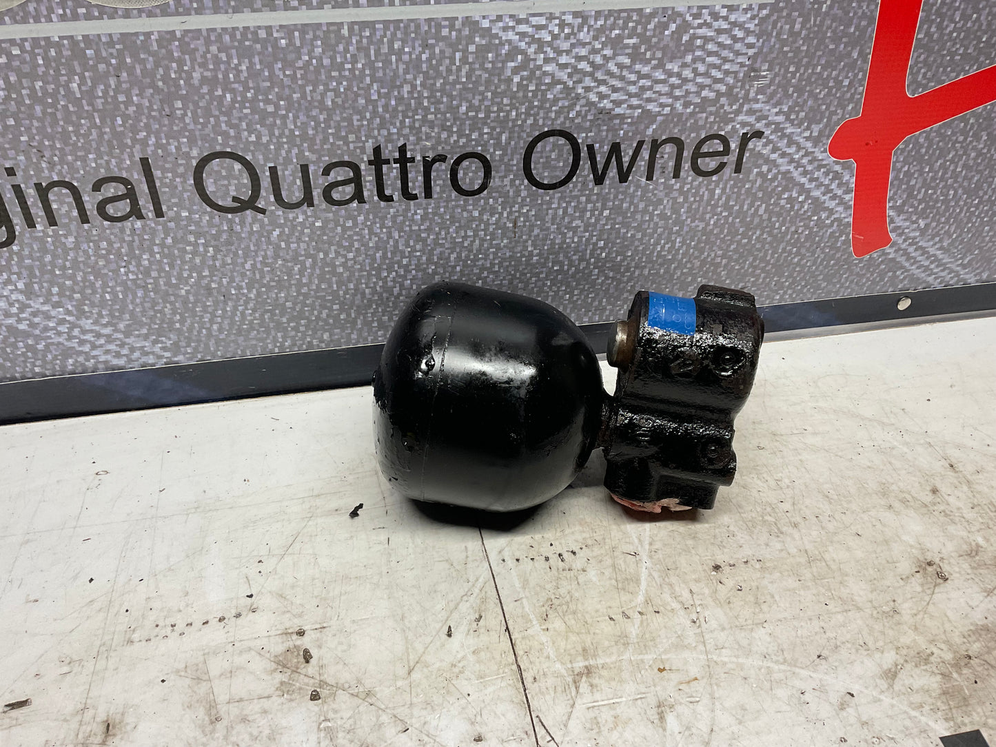 Brake Pressure Accumulator/Pressure Regulator 857612085A 857612061A B2  URQ