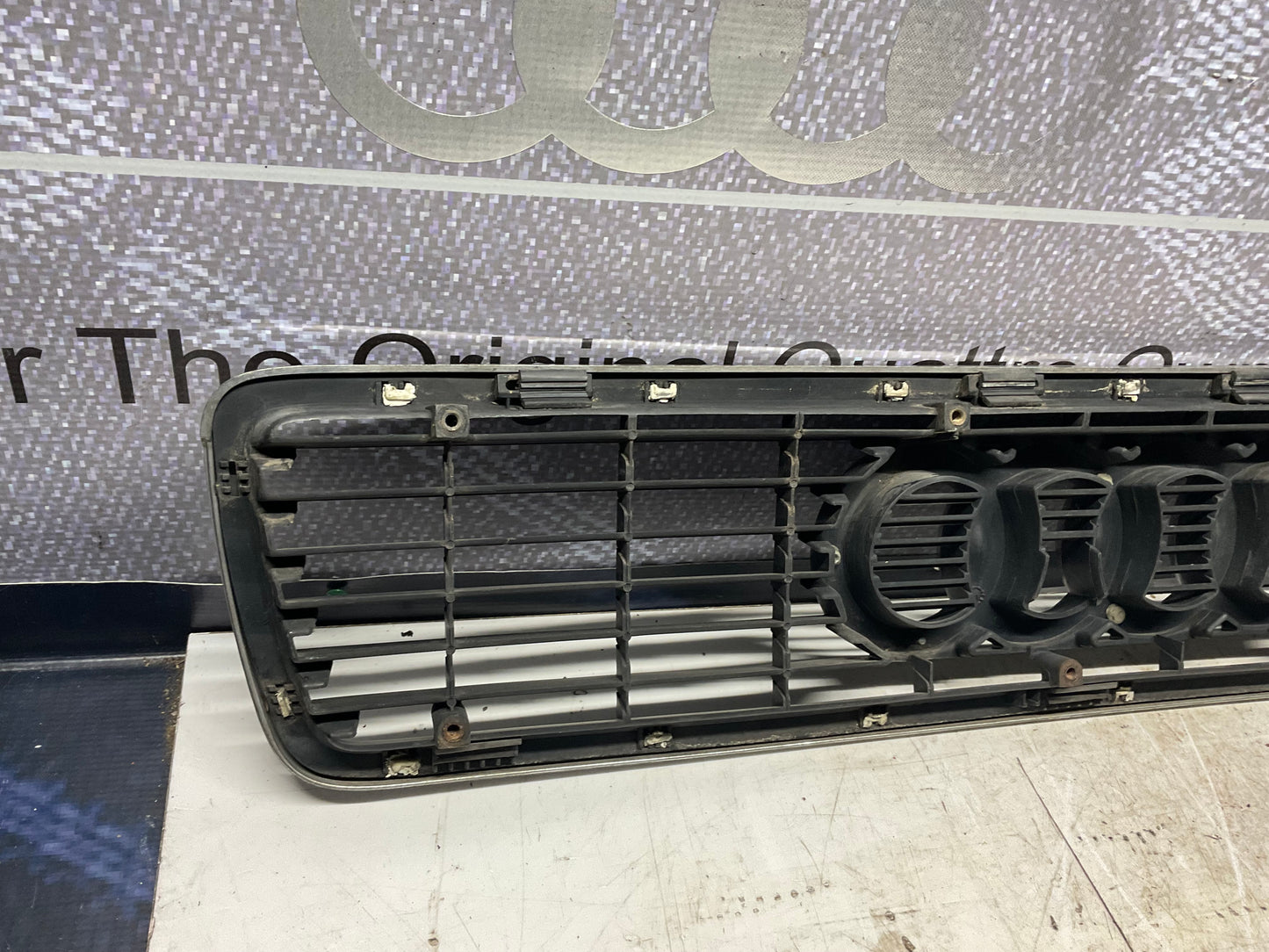 Front Grill 8G0853651C  B4