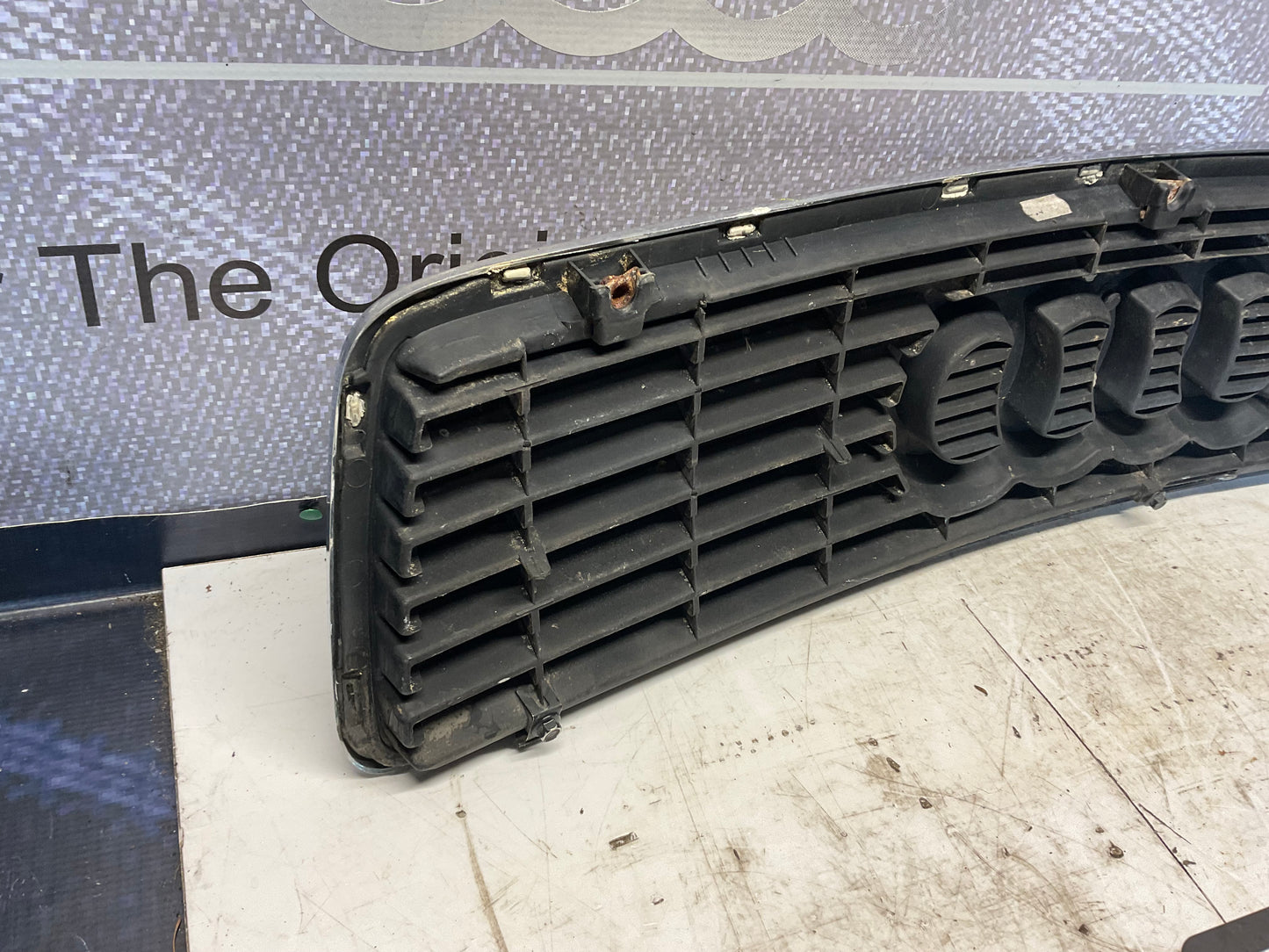 Front Grill 4A0853651  C4