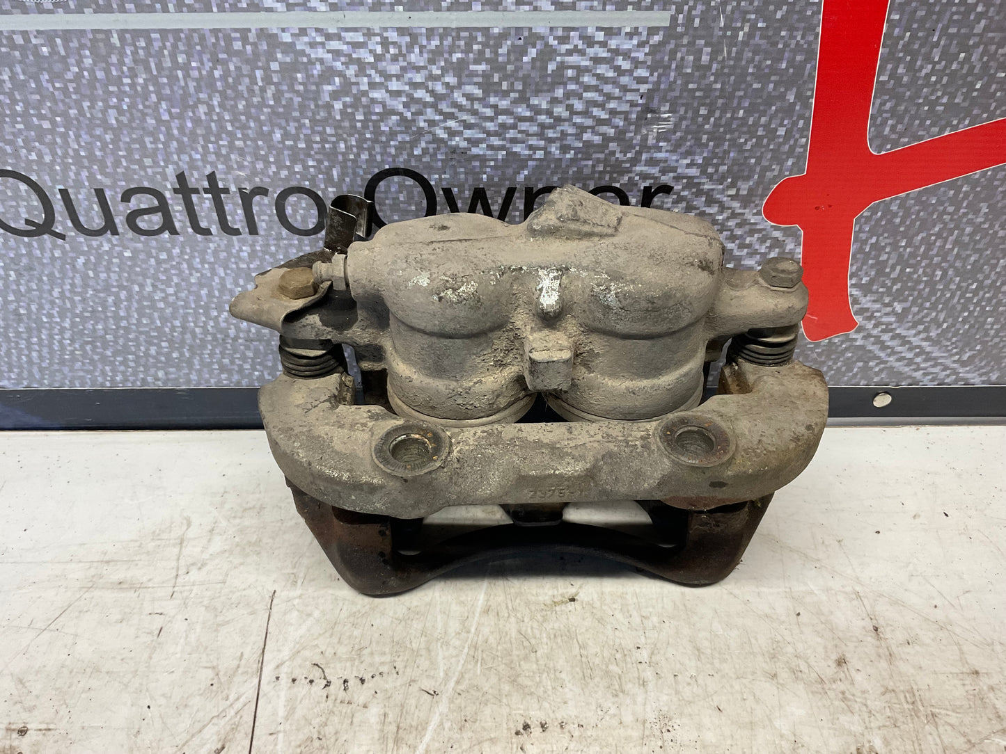 G60 Driver Brake Caliper 2 Piston Left  447615123  C3  D1  Girling