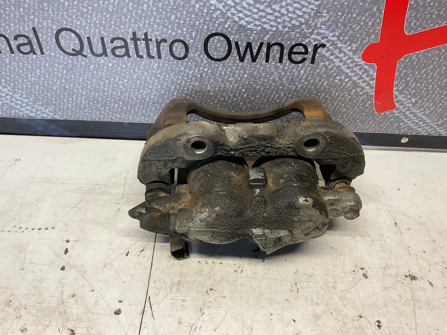G60 Passenger Brake Caliper 2 Piston Right  447615124  C3  D1  Girling