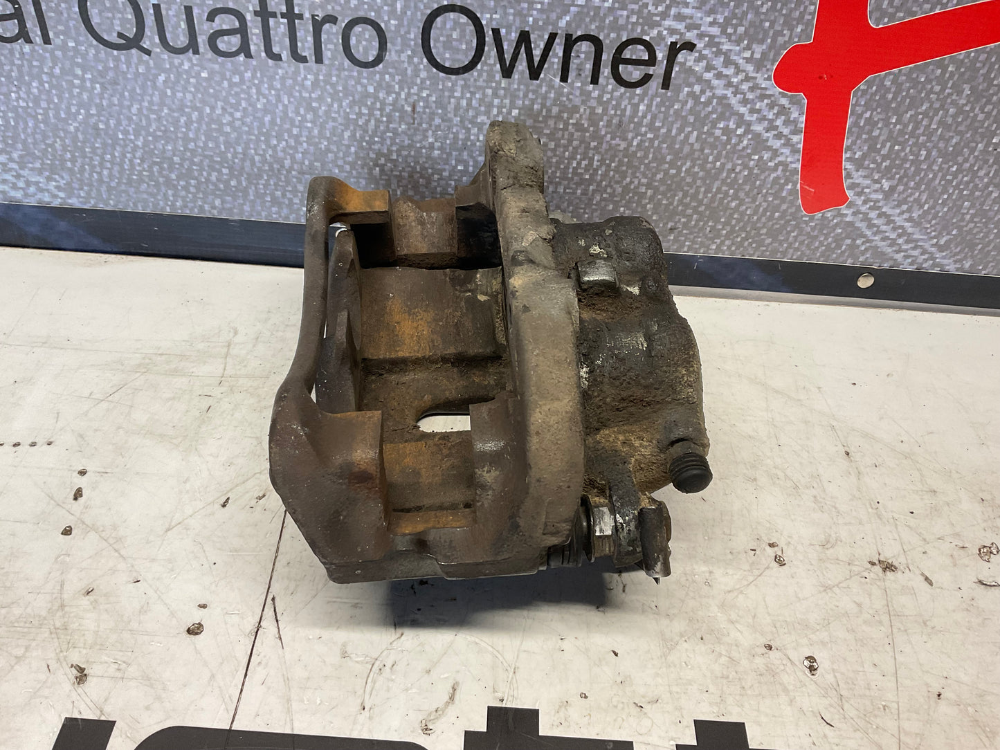 G60 Passenger Brake Caliper 2 Piston Right  447615124  C3  D1  Girling