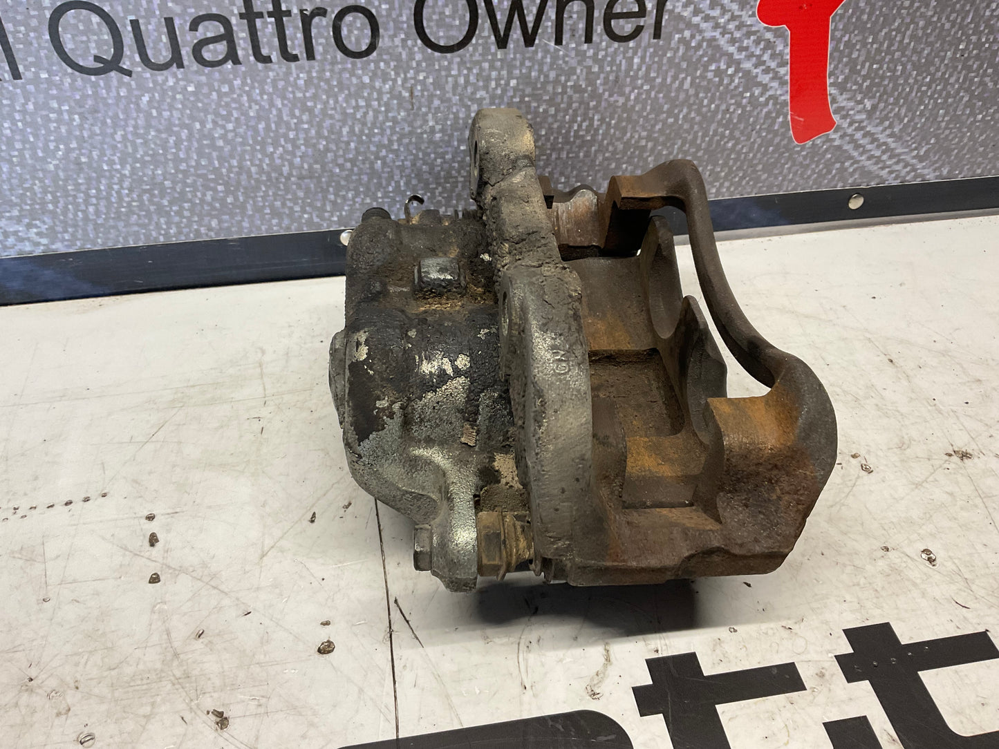 G60 Passenger Brake Caliper 2 Piston Right  447615124  C3  D1  Girling
