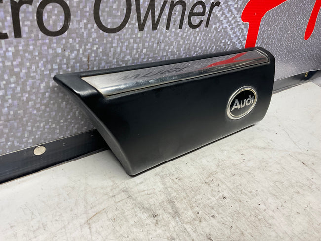 Driver Fender Molding Left 447853971  C3