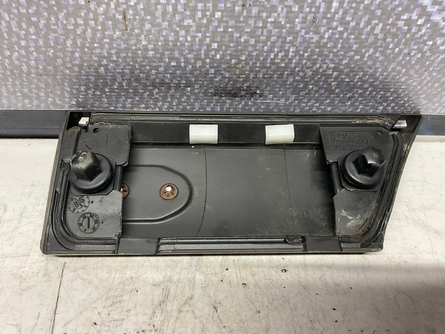Driver Fender Molding Left 447853971  C3