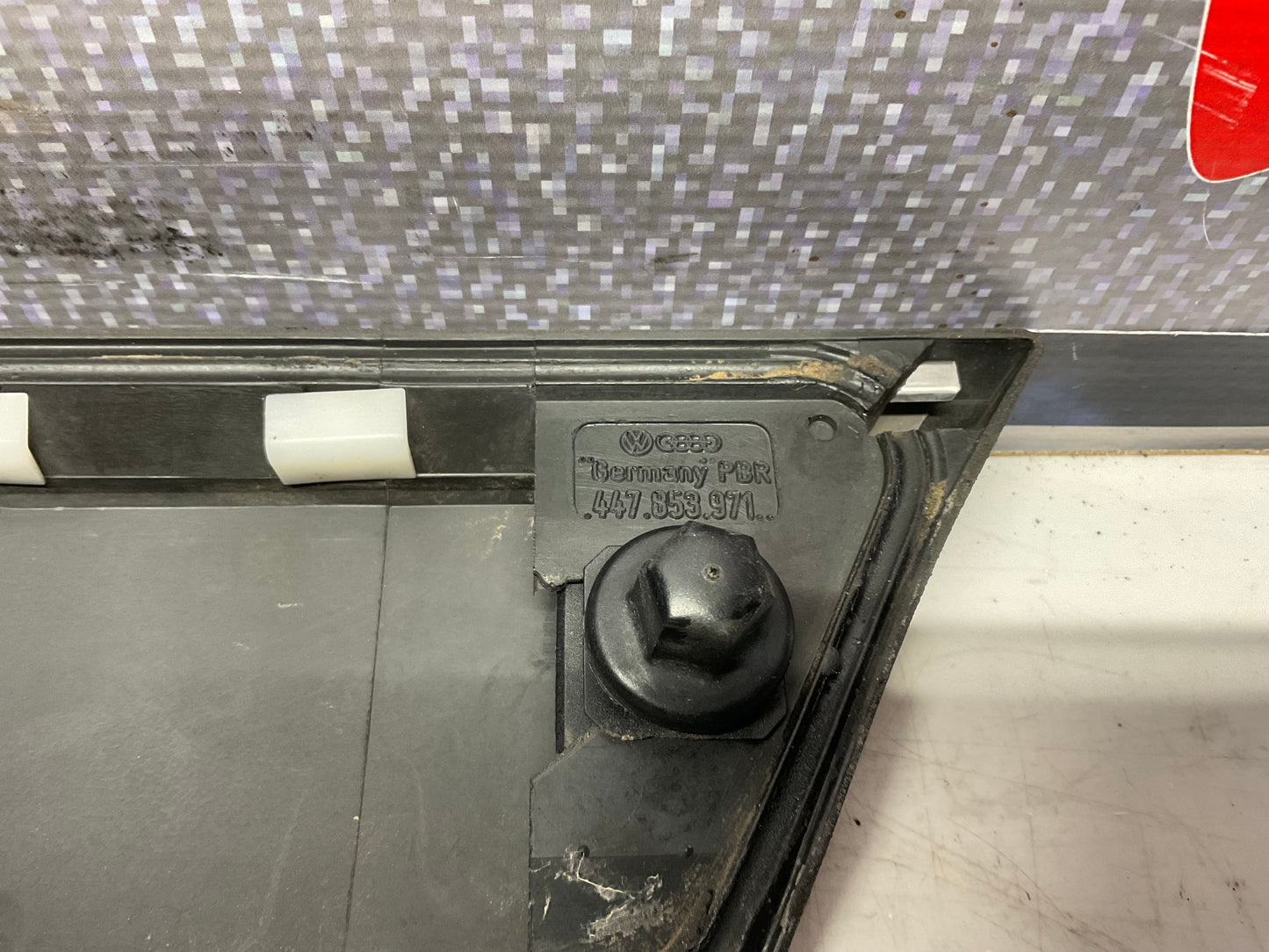 Driver Fender Molding Left 447853971  C3