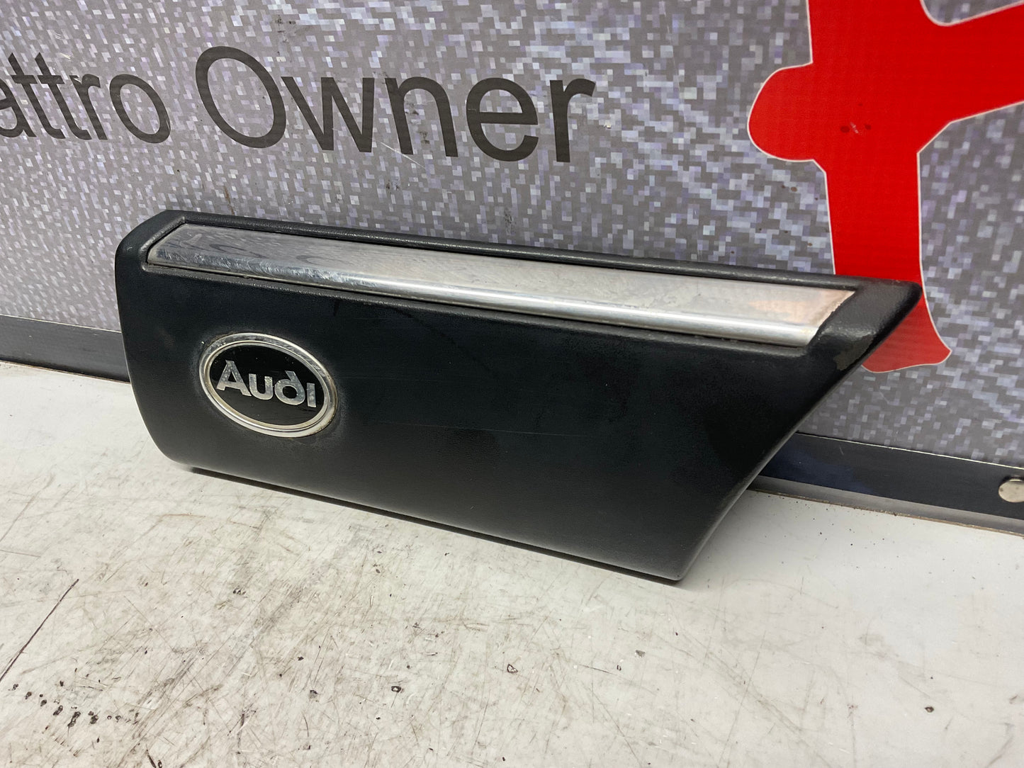 Passenger Fender Molding Right 447853972  C3