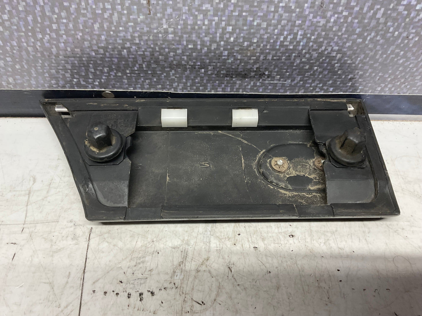 Passenger Fender Molding Right 447853972  C3