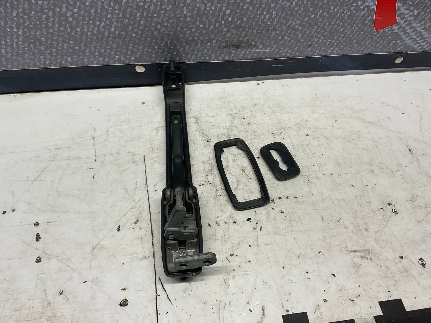 Passenger Rear Door Handle + Gaskets Right 443839206B  C3