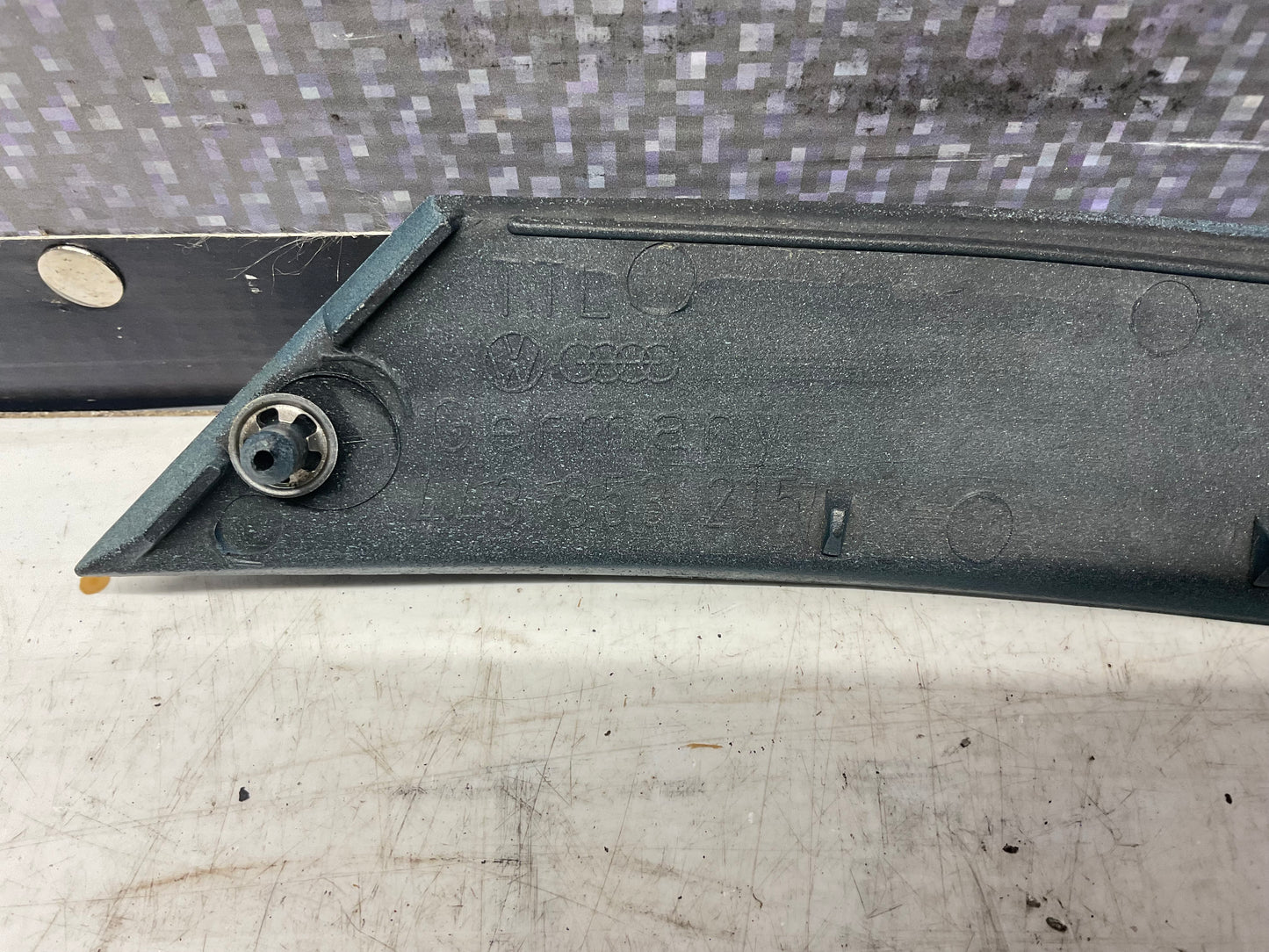 Driver Rear C-Pillar Moulding Left 443853215  C3
