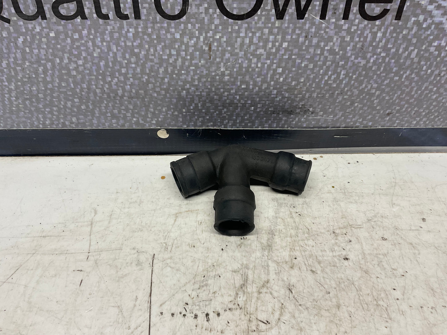 Crankcase Breather 3 Way Connector Hose 034103247D  C3