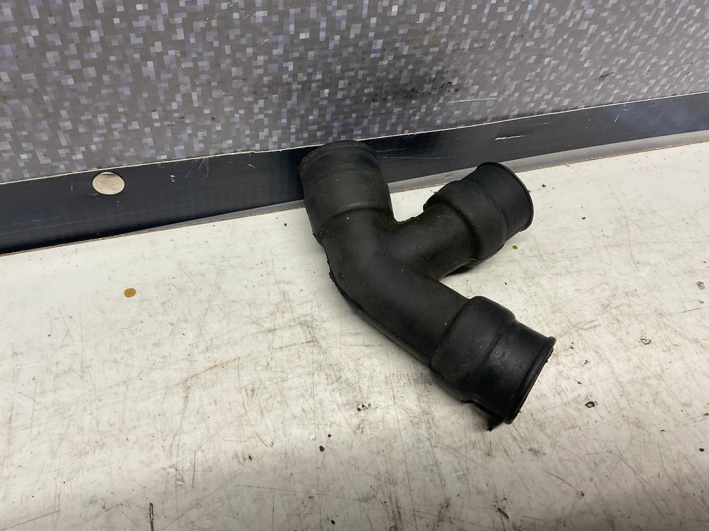 Crankcase Breather 3 Way Connector Hose 034103247D  C3