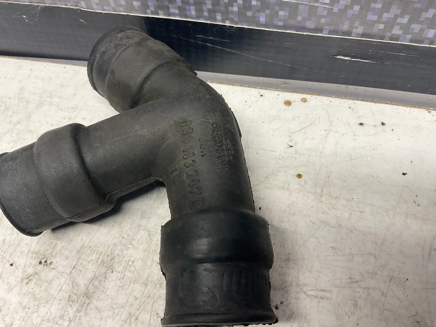 Crankcase Breather 3 Way Connector Hose 034103247D  C3