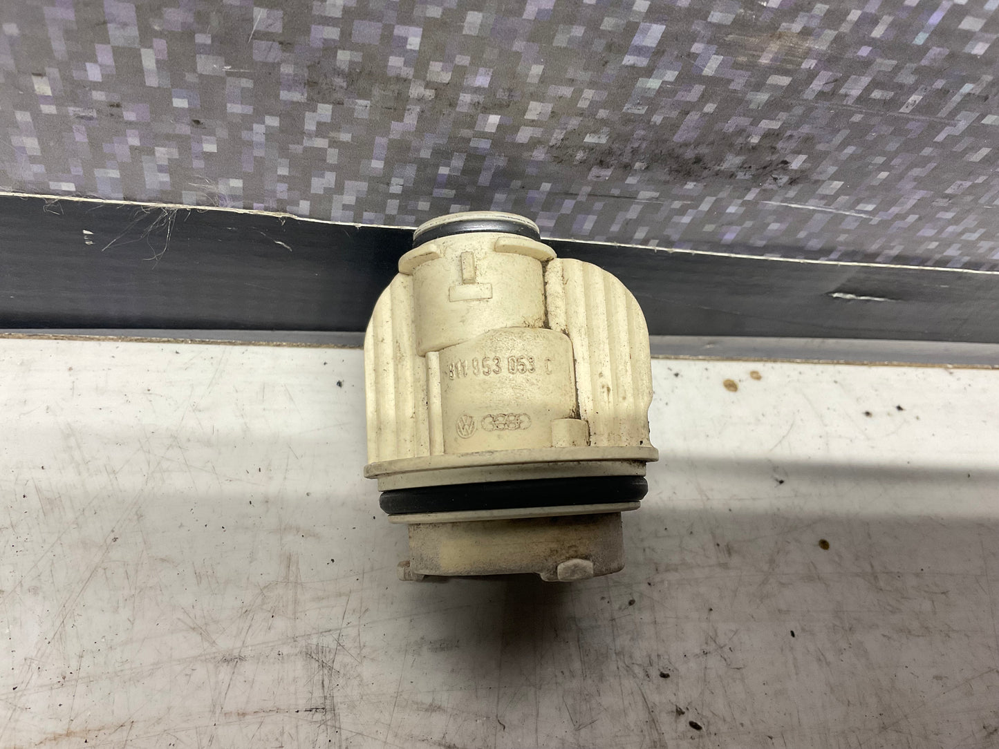 Front Bumper Turn Signal Bulb Holder 811953053C  B2 B3
