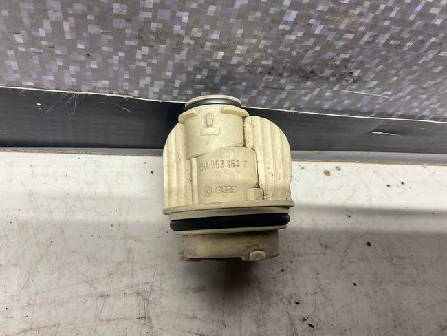 Front Bumper Turn Signal Bulb Holder 811953053C  B2 B3