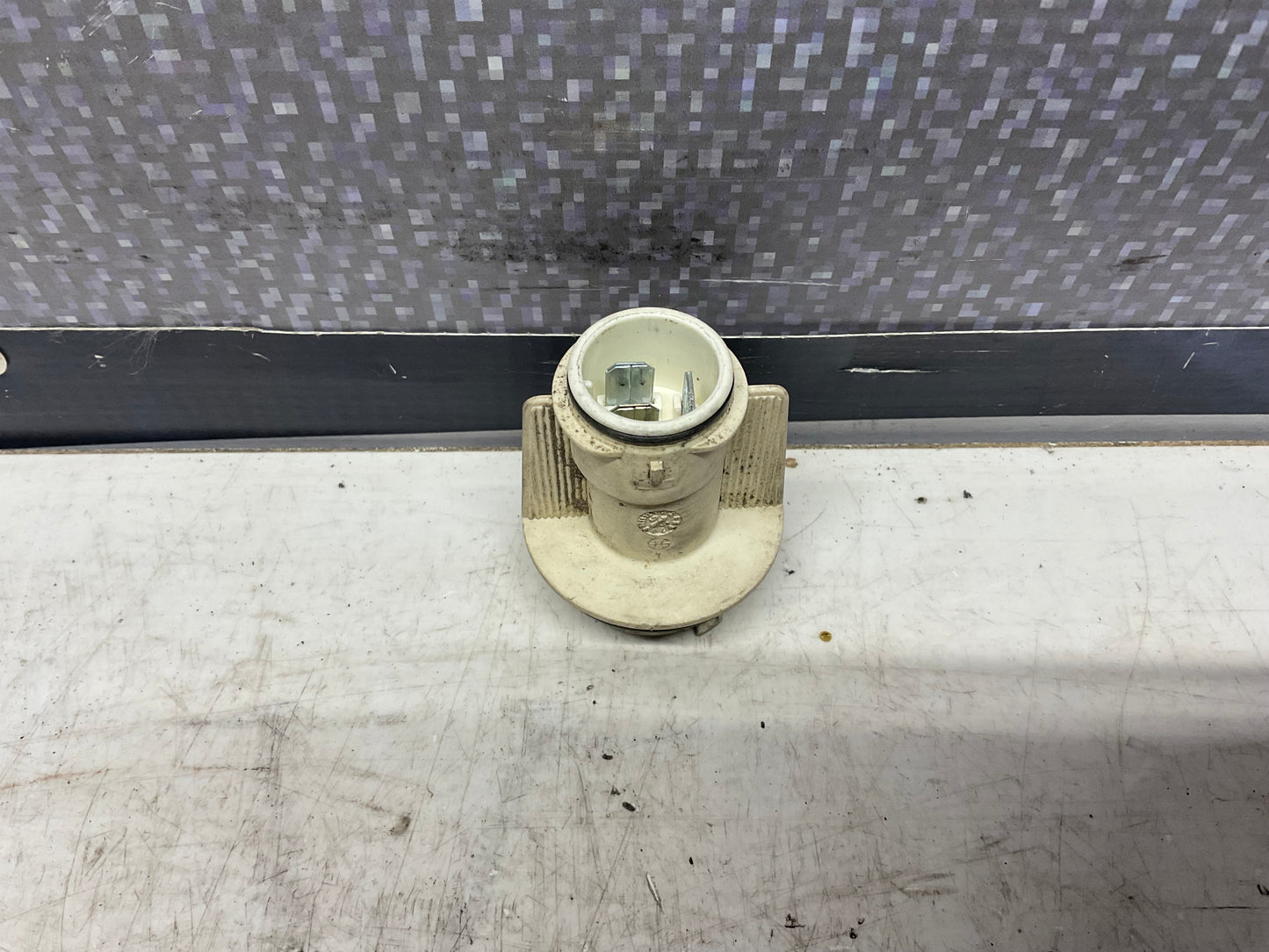 Front Bumper Turn Signal Bulb Holder 811953053C  B2 B3  3 Pin