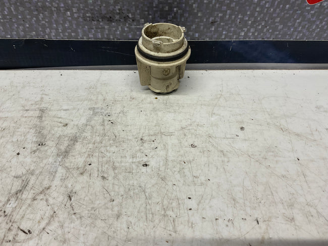 Front Bumper Turn Signal Bulb Holder 811953053C  B2 B3  3 Pin