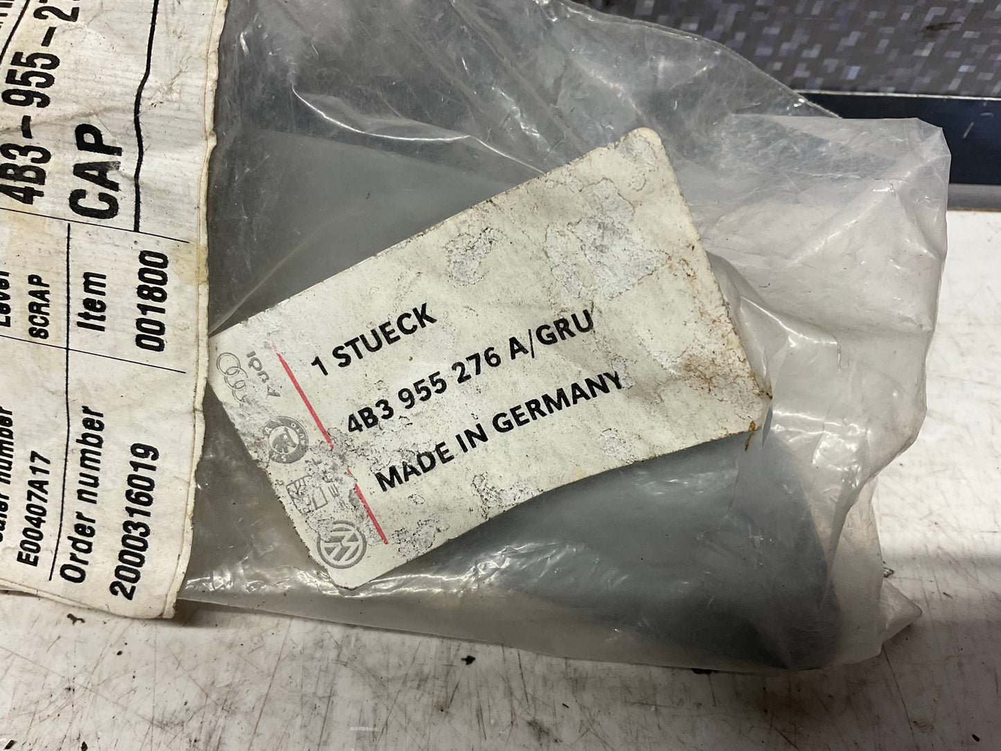 Passenger Headlight Washer Cover Right  NOS  4B3955276A  C5 S6 RS6