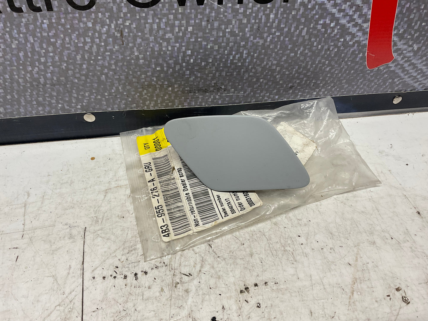 Passenger Headlight Washer Cover Right  NOS  4B3955276A  C5 S6 RS6