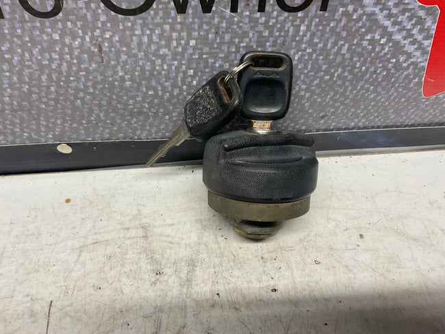 Locking Fuel Cap with Keys  443201553A  C3