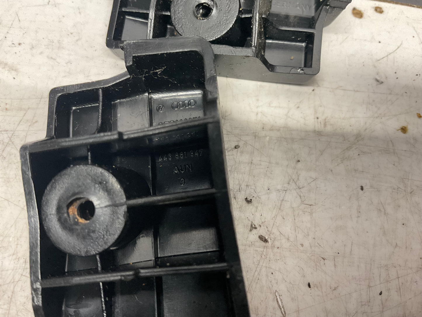 Seat Rail End Caps 443881347 B2 C3