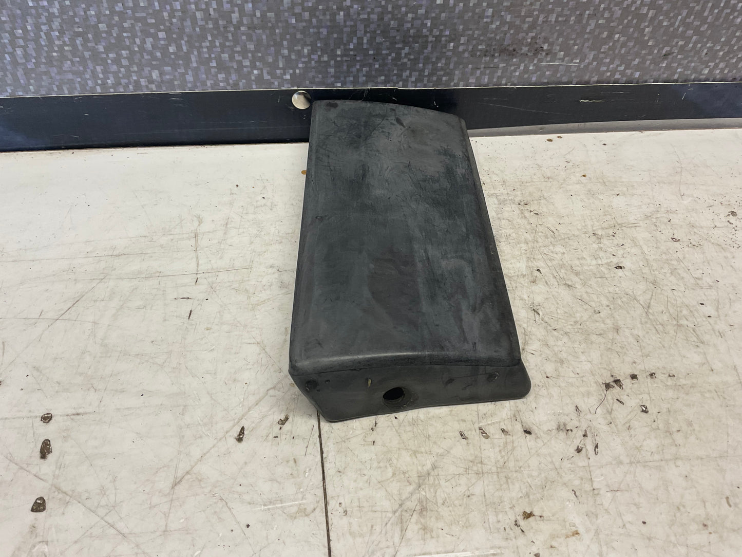 Driver Fender Trim 443853991C 01C  C3