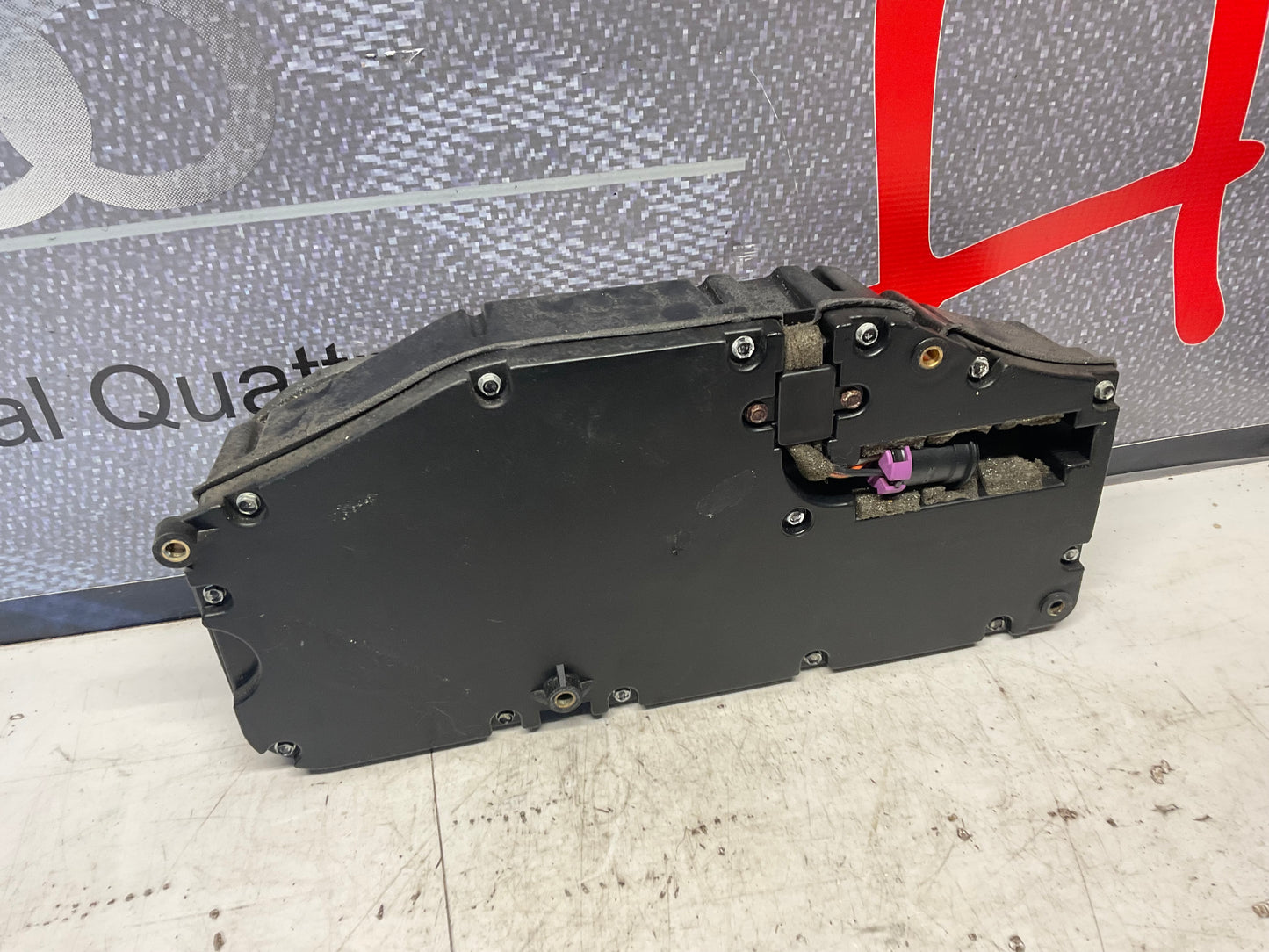 Driver Door Speaker & Box Bose Left  D1 C3