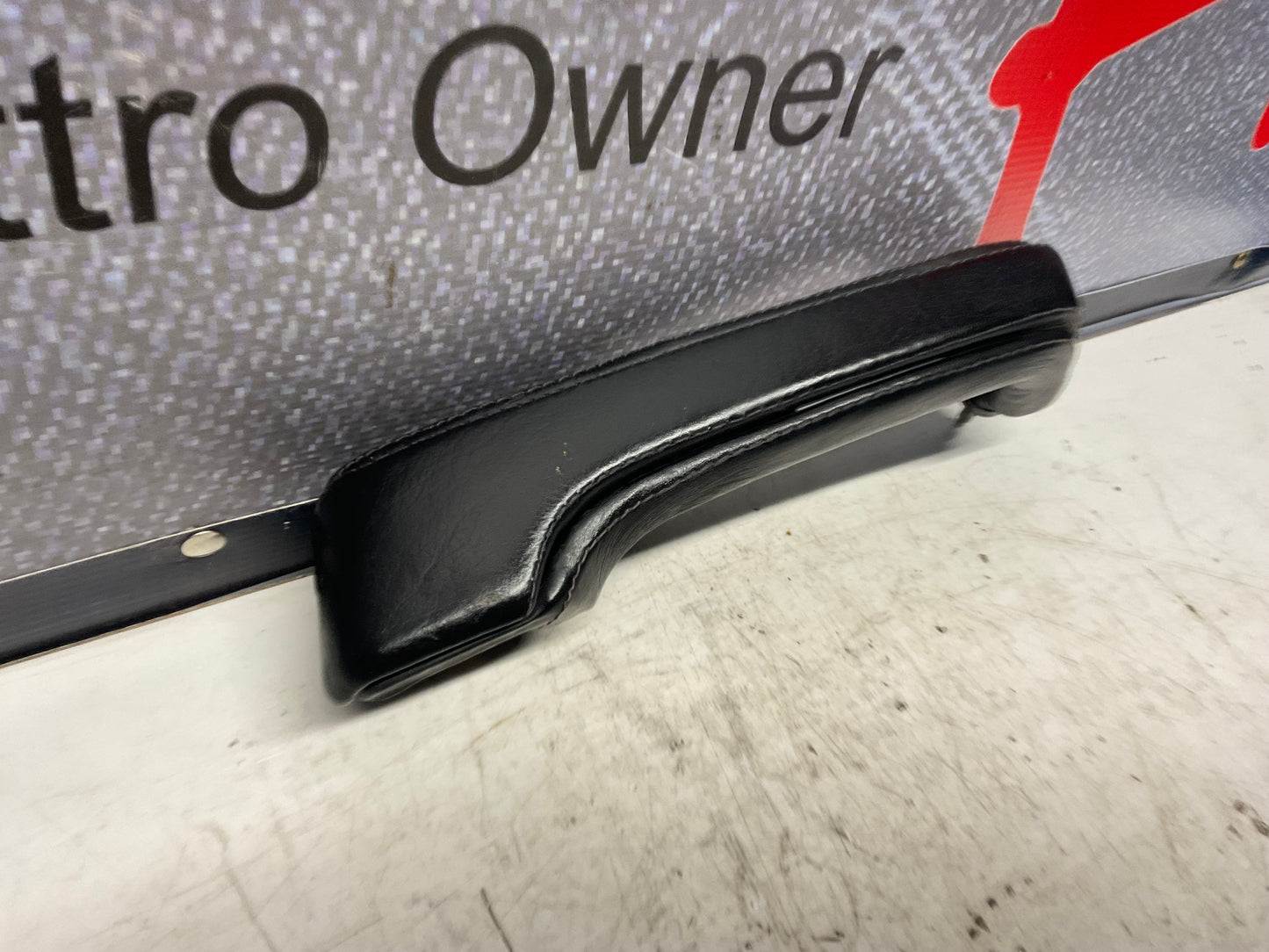 Passenger Interior Door Handle Right Leather  443867172  C3