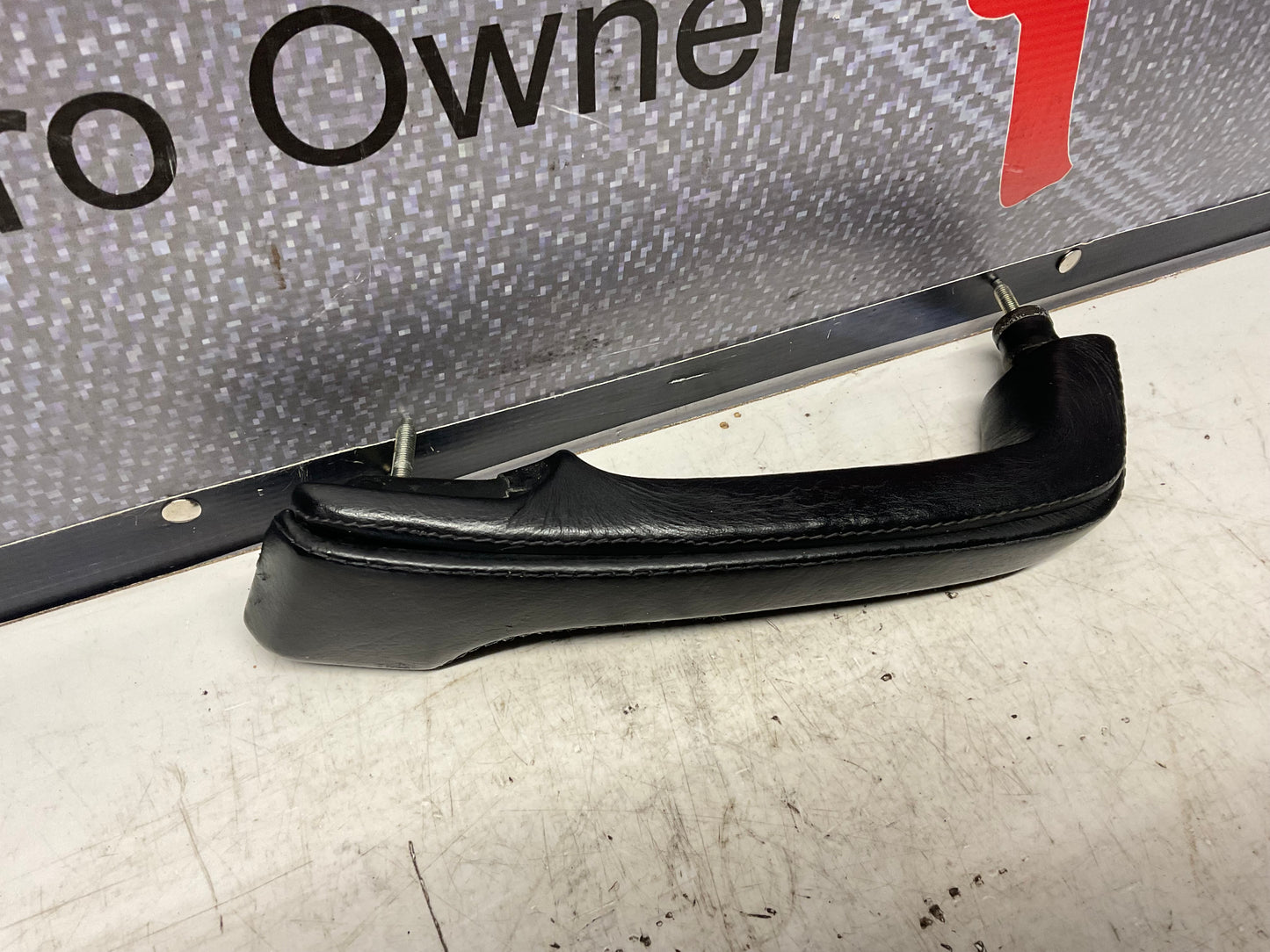 Passenger Interior Door Handle Right Leather  443867172  C3