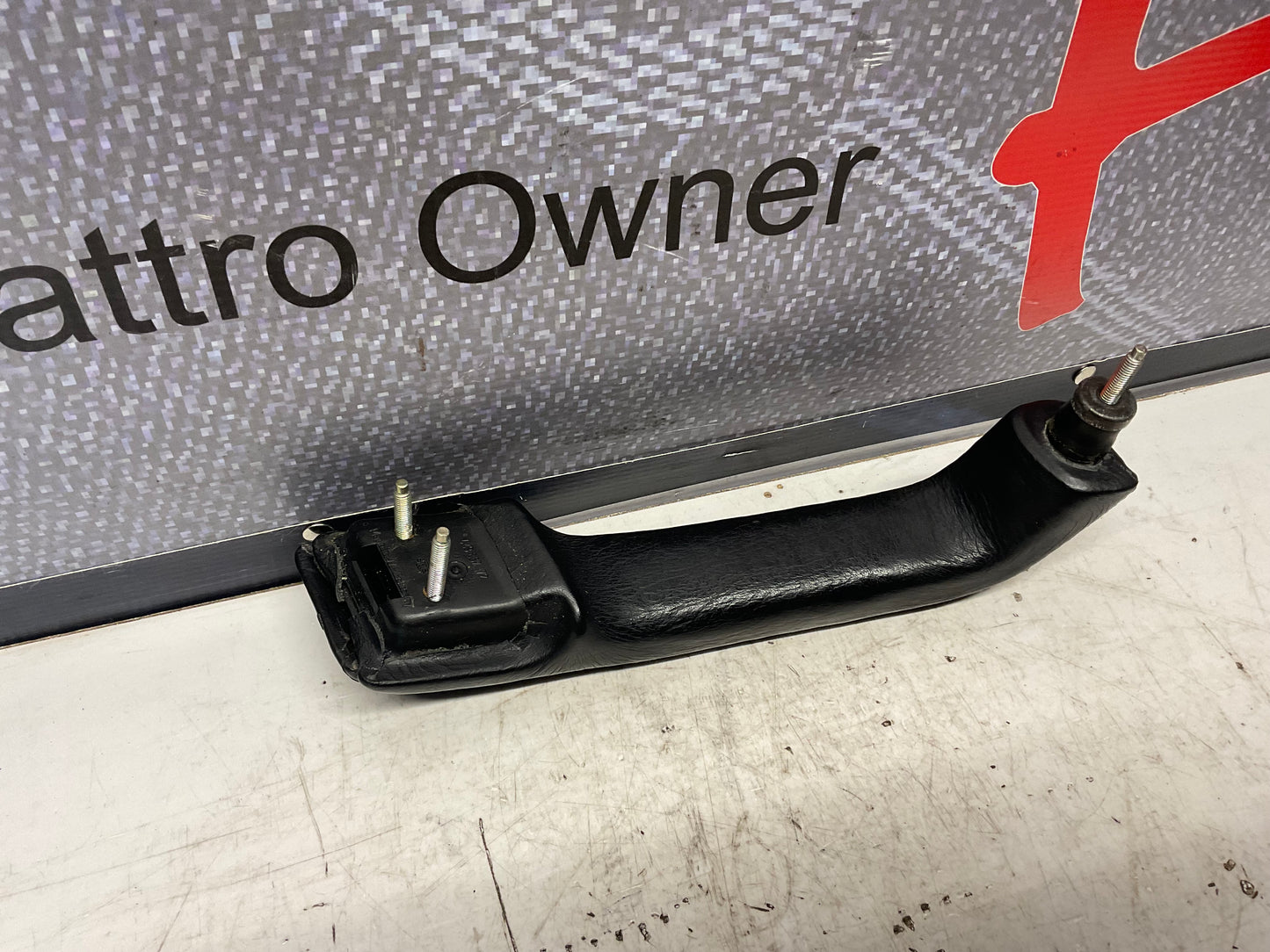 Passenger Interior Door Handle Right Leather  443867172  C3